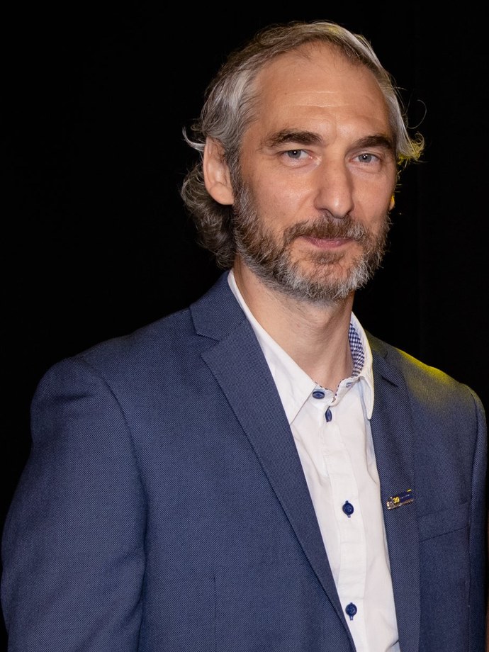 Portrait de Serge De Santis, président de QUASAR+